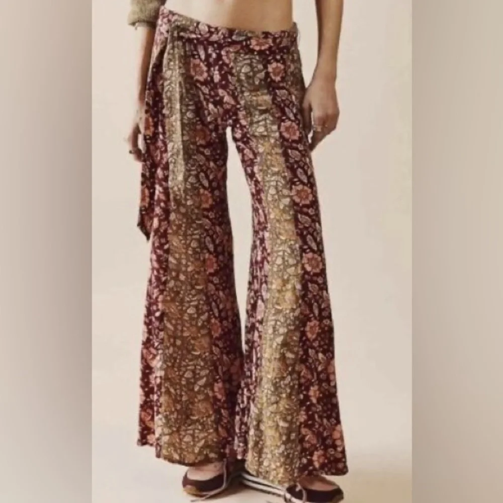 NWOT FREE PEOPLE BALI SULTRY FLARE PANTS Z183-52 Z548